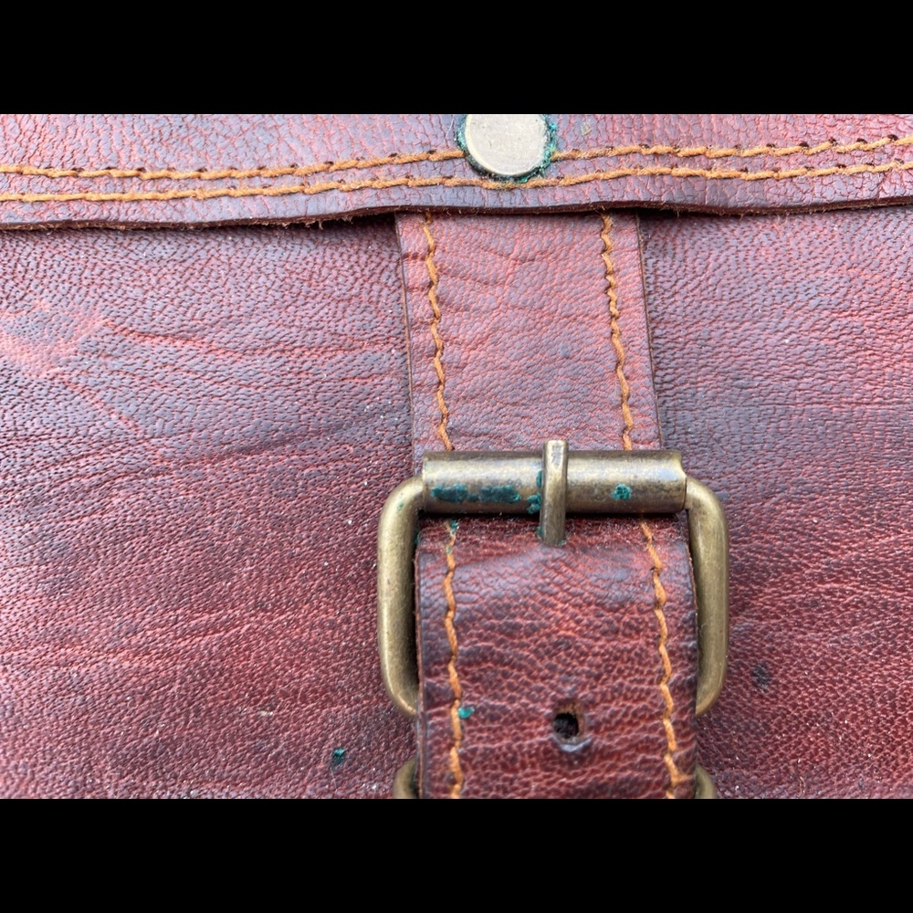 Vintage leather satchel from India - Picture 6 of 12